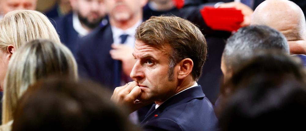 Frankreichs Präsident Emmanuel Macron trifft Leser von La Depeche du Midi und spricht mit Lesern der Zeitung (Symbolbild).