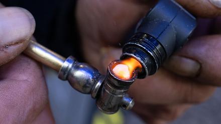 Meistens wird Crack in einer Pfeife geraucht, in seltenen Fällen wird es gespritzt (Symbolbild).