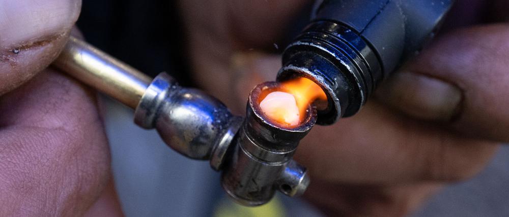 Meistens wird Crack in einer Pfeife geraucht, in seltenen Fällen wird es gespritzt (Symbolbild).