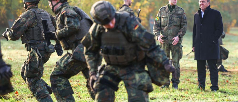 Der Wehrdienst soll zunächst freiwillig bleiben. (Symbolbild)