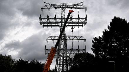 Nach dem Brandanschlag und Stromausfall im September zeihen sich die Reparaturen lange hin. (Archivbild)