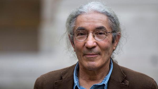 Der Schriftsteller Boualem Sansal, der auch französischer Staatsbürger ist, war 2024 bei der Ankunft in Algier festgenommen und später zu fünf Jahren Haft verurteilt worden.