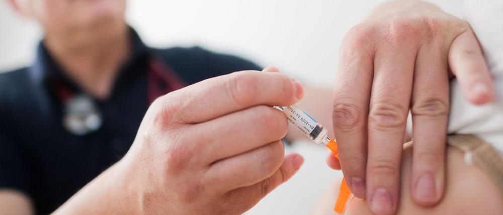 Gegen Polio kann man geimpft werden – nun wurden in Deutschland wieder Polio-Wildviren im Abwasser nachgewiesen. (Symbolbild)