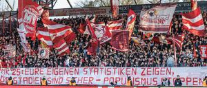 Immer wieder wird über die Sicherheit rund um Fußballspiele diskutiert.