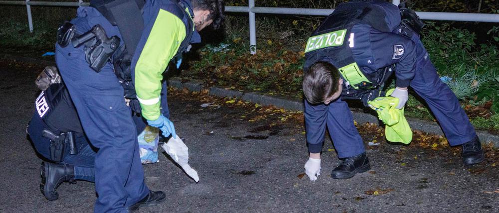 Die mutmaßlichen Täter flohen mit dem Auto des Mannes. 