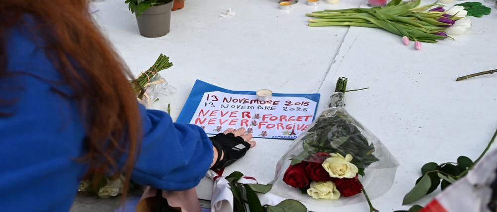 Für Frankreichs Innenminister Laurent Nuñez ist das Spiel der französischen Nationalmannschaft am zehnten Jahrestag der islamistischen Terroranschläge in Paris ein besonderes Zeichen.