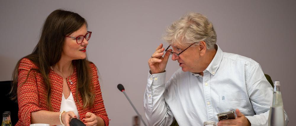 Sie sind zwei von vier Abgeordneten der BSW-Fraktion, die aus dem Bündnis Sarah Wagenknecht (BSW) ausgetreten sind: Jouleen Gruhn und André von Ossowski. 