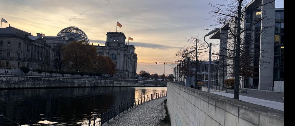 Mit Blick auf den Reichtag immer der Sonne entgegen.
