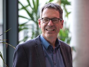 Dieter Neher ist Professor für Physik und Optoelektronik Weicher Materie an der Universität Potsdam