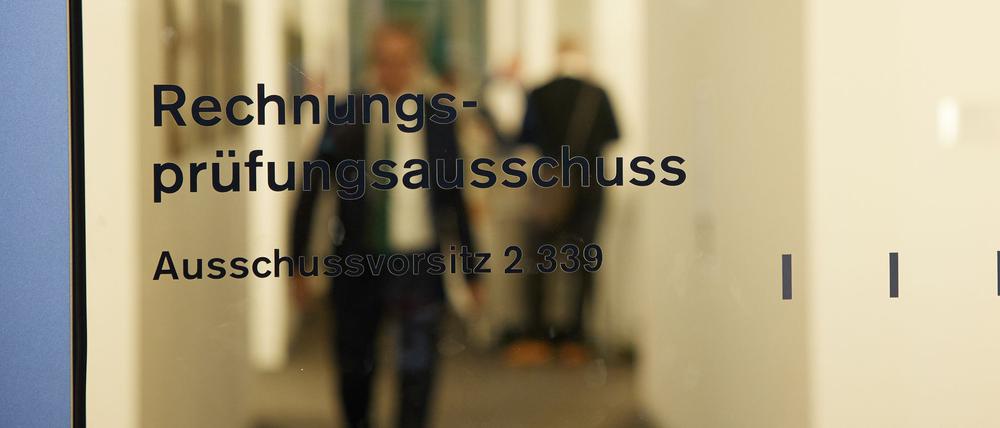 Im Bundestag legen die Fraktionen letzte Hand an den Etat für 2026. (Archivbild)