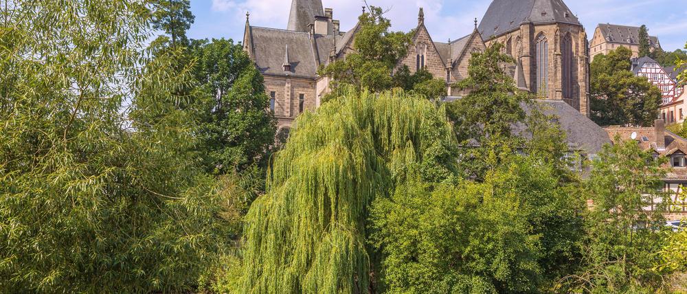 Die Uni Marburg lässt vier Studierenden für ein Jahr umsonst lesen. 