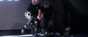 Moskau, 11. November 2025: Der humanoide Roboter Aidol mit integrierter künstlicher Intelligenz bei seiner Enthüllung in der Yarovit Hall in Moskau, Russland.