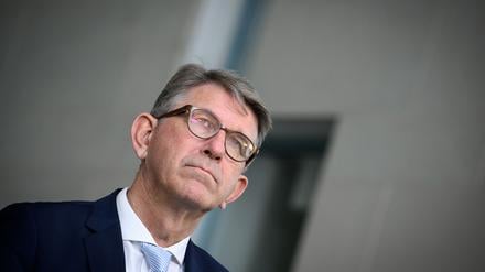 Wolfram Weimer (parteilos), Staatsminister für Kultur und Medien, äußert sich im Bundeskanzleramt zur aktualisierten Gedenkstättenkonzeption des Bundes, mit dem sich Bundeskabinett heute befasst hat. 