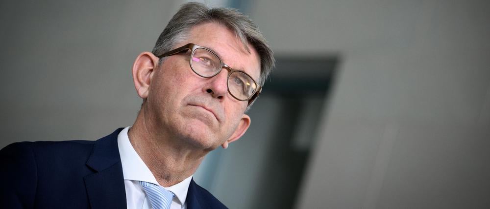 Wolfram Weimer (parteilos), Staatsminister für Kultur und Medien, äußert sich im Bundeskanzleramt zur aktualisierten Gedenkstättenkonzeption des Bundes, mit dem sich Bundeskabinett heute befasst hat. 