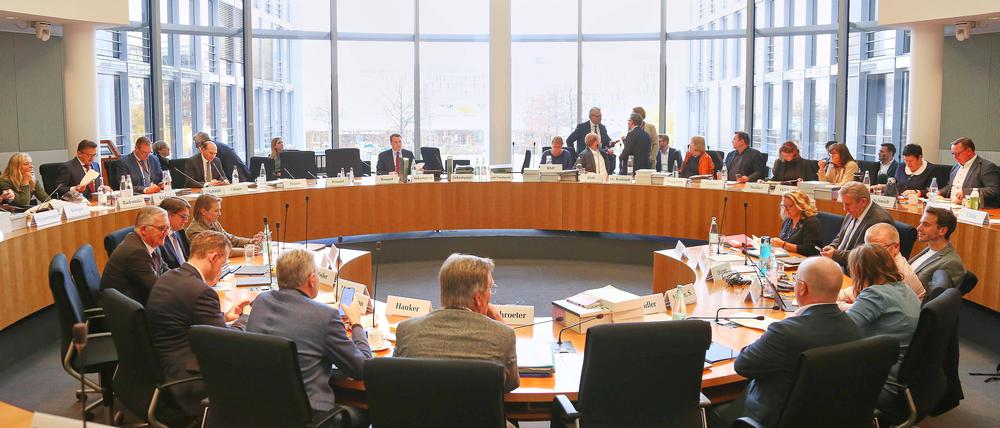 In der sogenannten Bereinigungssitzung nehmen die Fraktionen letzte Änderungen am Etatentwurf vor, bevor er im Bundestag zur Abstimmung steht. 