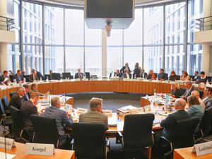 In der sogenannten Bereinigungssitzung nehmen die Fraktionen letzte Änderungen am Etatentwurf vor, bevor er im Bundestag zur Abstimmung steht. 