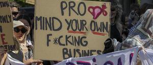 Eine Gegendemo in München im vergangenen Jahr, die sich gegen den rechtskonservativen „Marsch für das Leben“ richtete. 