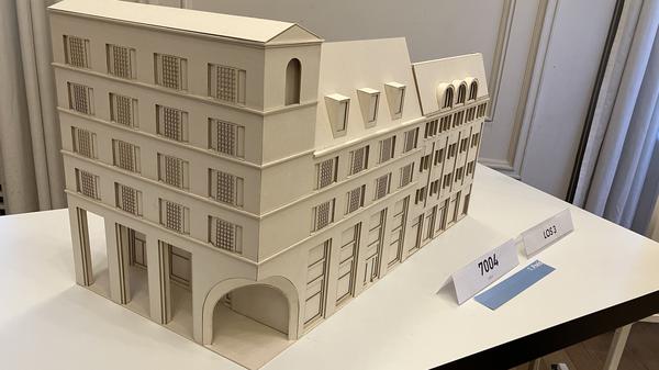 Ein Modell zeigt einen der Entwürfe für den Molkenmarkt-Wettbewerb, der Los 3 gewann.