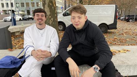 Haben keine Lust, für Deutschland zu sterben - Julian Schneider und Freund Max Kresing