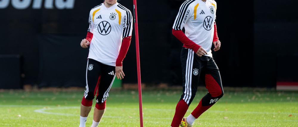 Leroy Sané (r) steht im Fokus.