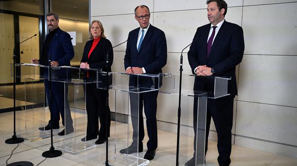 CSU-Chef Markus Söder, Arbeitsministerin Bärbel Bas (SPD), Kanzler Friedrich Merz (CDU) und Vizekanzler Lars Klingbeil (SPD). 