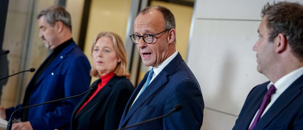 Das Koalitionsquartett ist zufrieden mit sich.