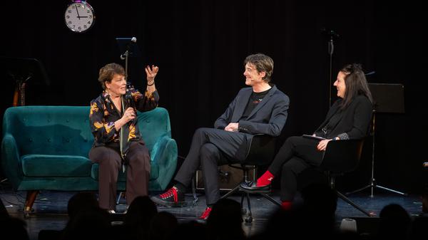 Entertainerin Gayle Tufts im Gespräch mit Tagesspiegel-Herausgeber Lorenz Marlodt und Anke Myrrhe, stellvertretende Chefredakteurin des Tagesspiegels