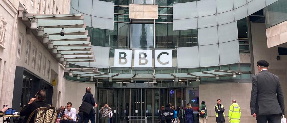 Die britische Rundfunkanstalt BBC sieht sich einer möglichen Klage von US-Präsident Trump ausgesetzt.
