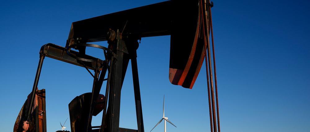 Das Verbrennen von Öl befeuert die Erderhitzung. (Archivbild)