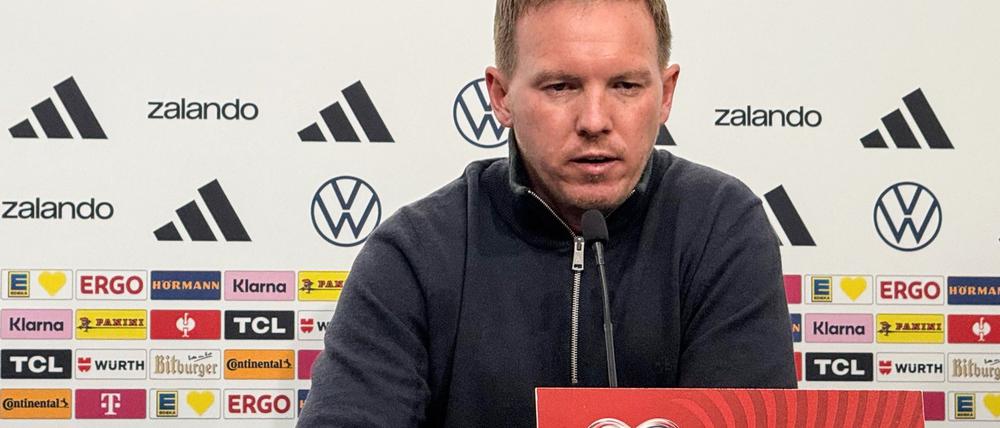 Julian Nagelsmann spricht bei der Pressekonferenz in Luxemburg.
