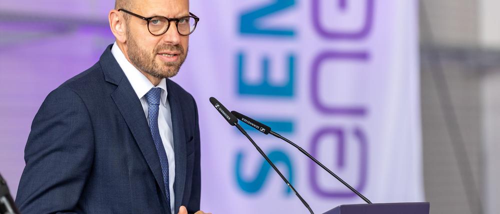 Mahnt angesichts langer Lieferzeiten zu schnellen Ausschreibungen für die geplanten neuen Gaskraftwerke: Siemens-Energy-Chef Bruch. (Archivbild)