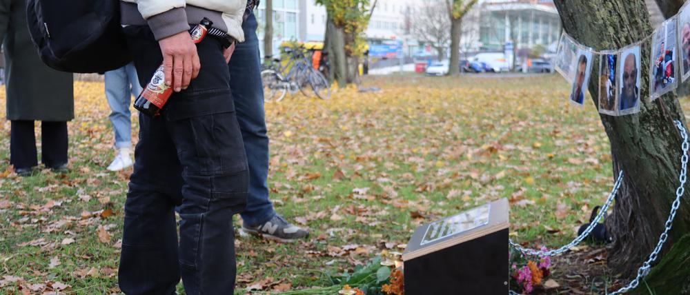 Gedenktafel für verstorbene obdachlose Menschen am Berliner Ostbahnhof.