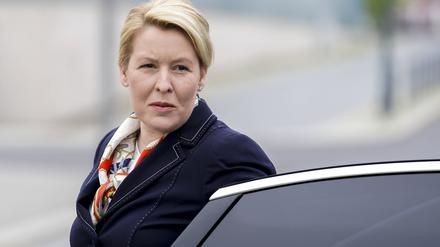 Pressestatement Bundesfamilienministerin Franziska Giffey vor dem Bundeskanzleramt in Berlin am 12.05.2021