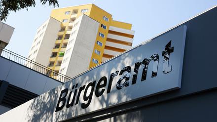 Bürgerämter in Berlin sollen bestimmte Dienstleistungen auch ohne Termin anbieten. (Archivbild)