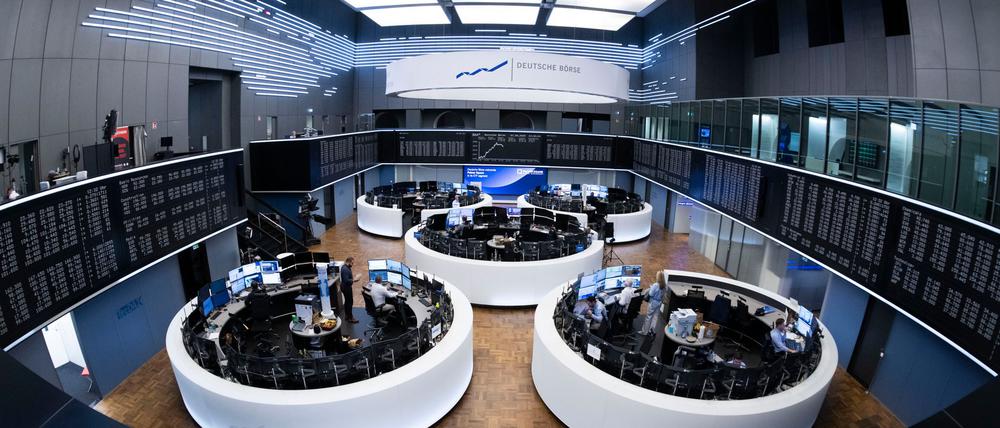 Handelssaal der Frankfurter Börse: Die Dax Konzerne legen im Tagesgeschäft zu (Archivbild)