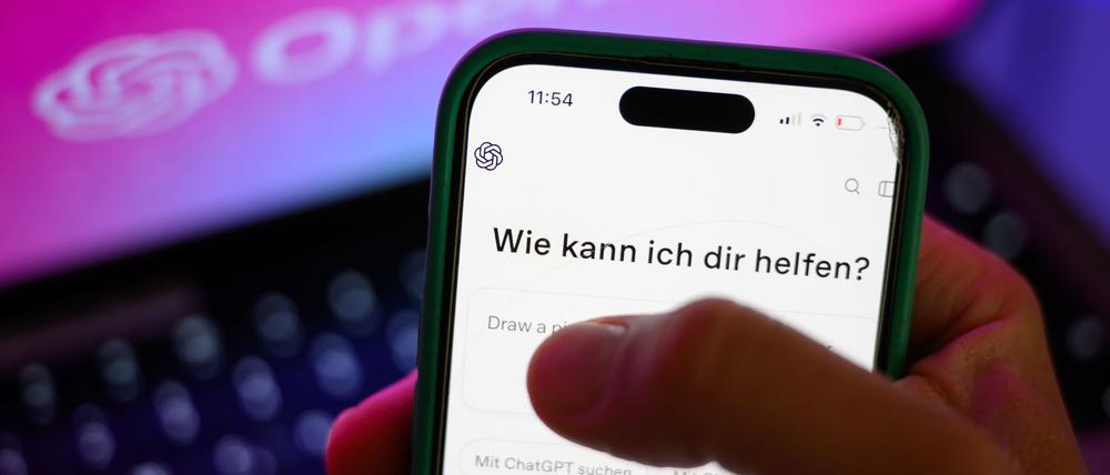 Mit Abstand am häufigsten nutzen Jugendliche den KI-Chatbot ChatGPT des Betreibers OpenAI.(Illustration) 