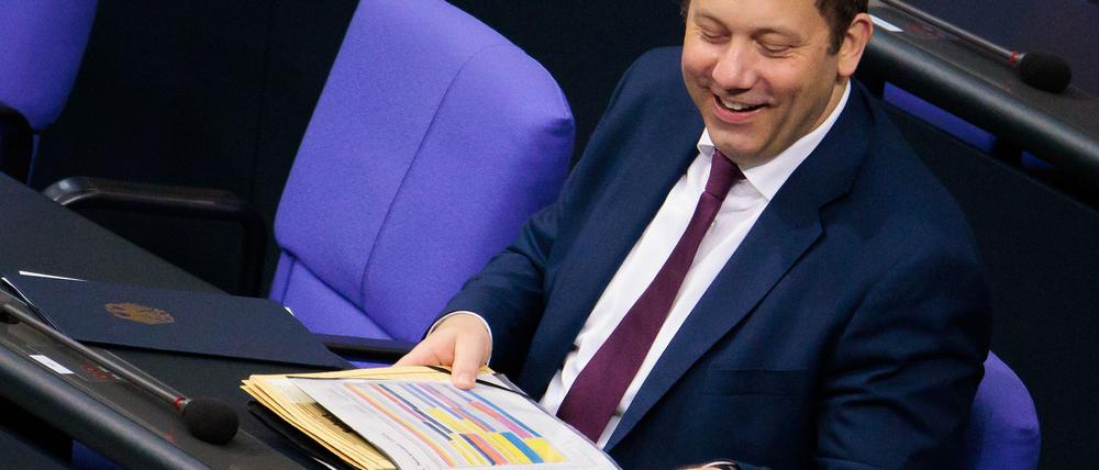 Finanzinister Lars Klingbeil (SPD) bringt bald seinen zweiten Haushalt ins Ziel. 