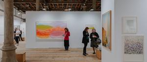 Raue Holzböden, gusseiserne Säulen: Die Wiener Ausgabe der Paper Positions. 