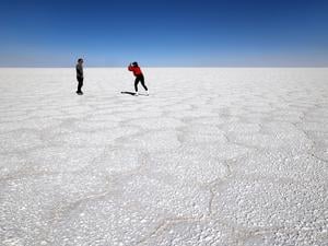 Bitte recht fotogen: auf dem Salar de Uyuni. 
