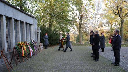 Gedenkstunde Volkstrauertag auf dem Neuen Friedhof in Potsdam.