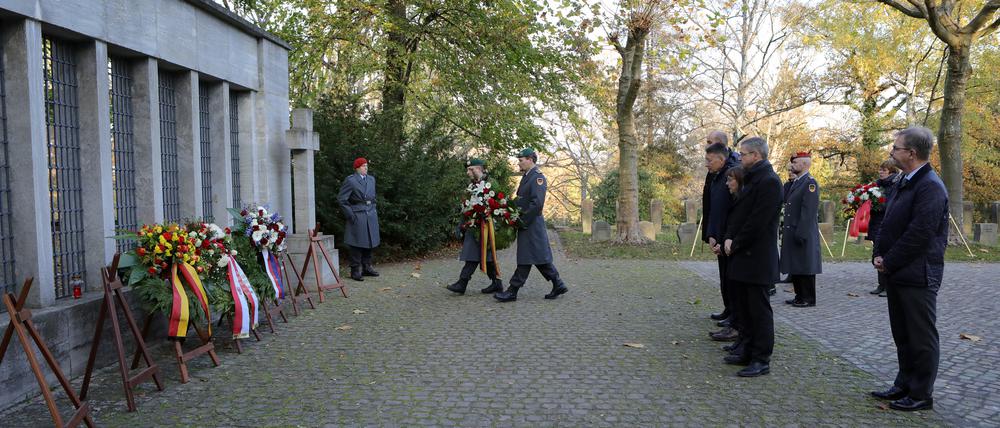 Gedenkstunde Volkstrauertag auf dem Neuen Friedhof in Potsdam.