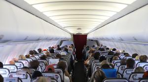 Bei Flugverspätung am besten dokumentieren: die Zeit, wann die Flugzeugtür geöffnet wird.