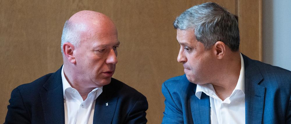 Berlins Regierender Bürgermeister Kai Wegner (CDU) und SPD-Fraktionschef Raed Saleh feiern sich für die Verteilung der Mittel aus dem Sondervermögen.