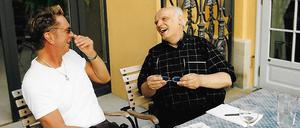 Wolfgang Joop und Klaus Büstrin, seit Kindertagen befreundet, in den 1990er Jahren auf der Terrasse in Potsdam Bornstedt