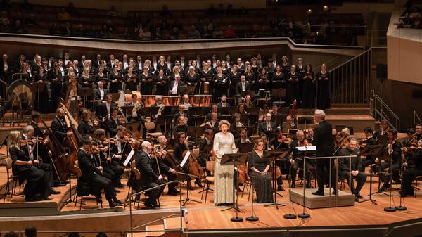 Konzert des Rundfunk-Sinfonieorchester Berlin in der Philharmonie unter der Leitung des britischen Dirigenten Edward Gardner.