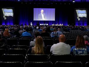 Der Fußball-Zweitligist Hertha BSC hat am Samstag in der Messe Berlin seine Mitgliederversammlung abgehalten.