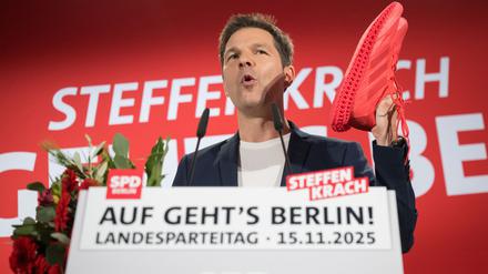 SPD-Spitzenkandidat Steffen Krach stellt sich auf einen langen Lauf ins Rote Rathaus ein.