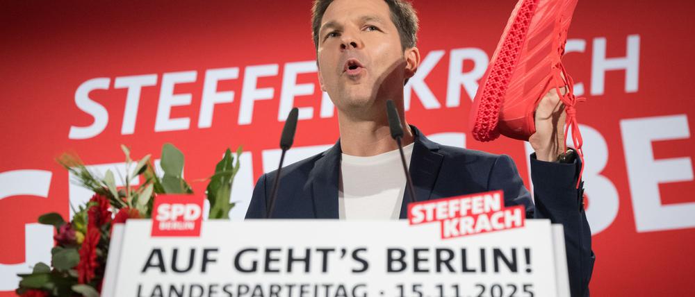 SPD-Spitzenkandidat Steffen Krach stellt sich auf einen langen Lauf ins Rote Rathaus ein.