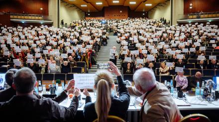 Die Mitgliederversammlung des FC St. Pauli im Audimax-Gebäude der Universität Hamburg.