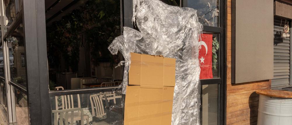 Von den türkischen Behörden geschlossener Streetfood-Imbiss in Istanbul.